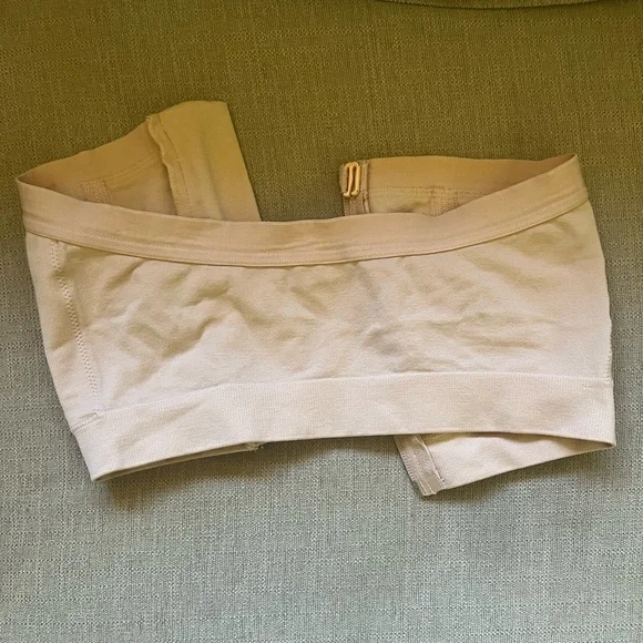 Medela Hands-Free Pumping Bra - Picture 4 of 4